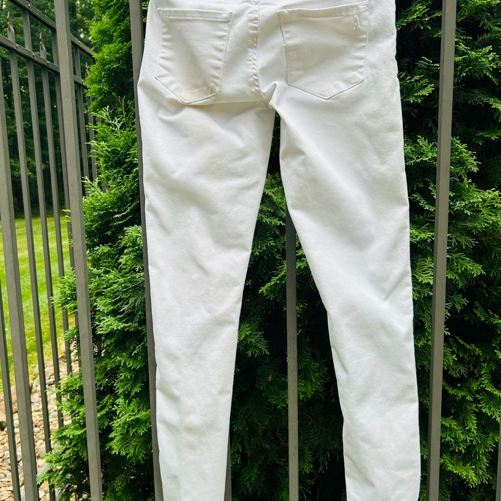 White slim jeans with some stretch. - Picture 2 of 7